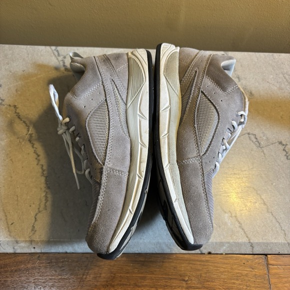 LL Bean womens Sneakers Size 9 Gray Suede Mesh Breathable Athletic Walking Shoes